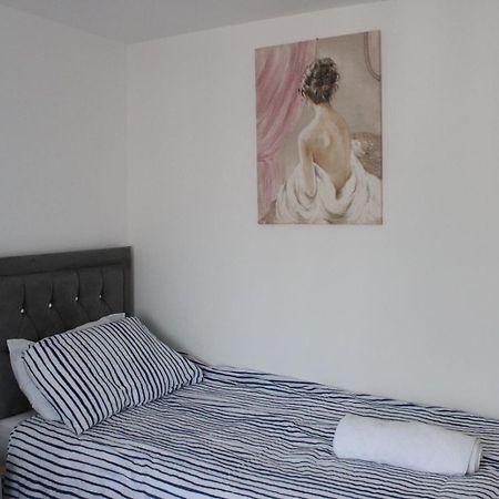 Exquisite And Modern 2 Bed Maisonette Harmondsworth Dış mekan fotoğraf